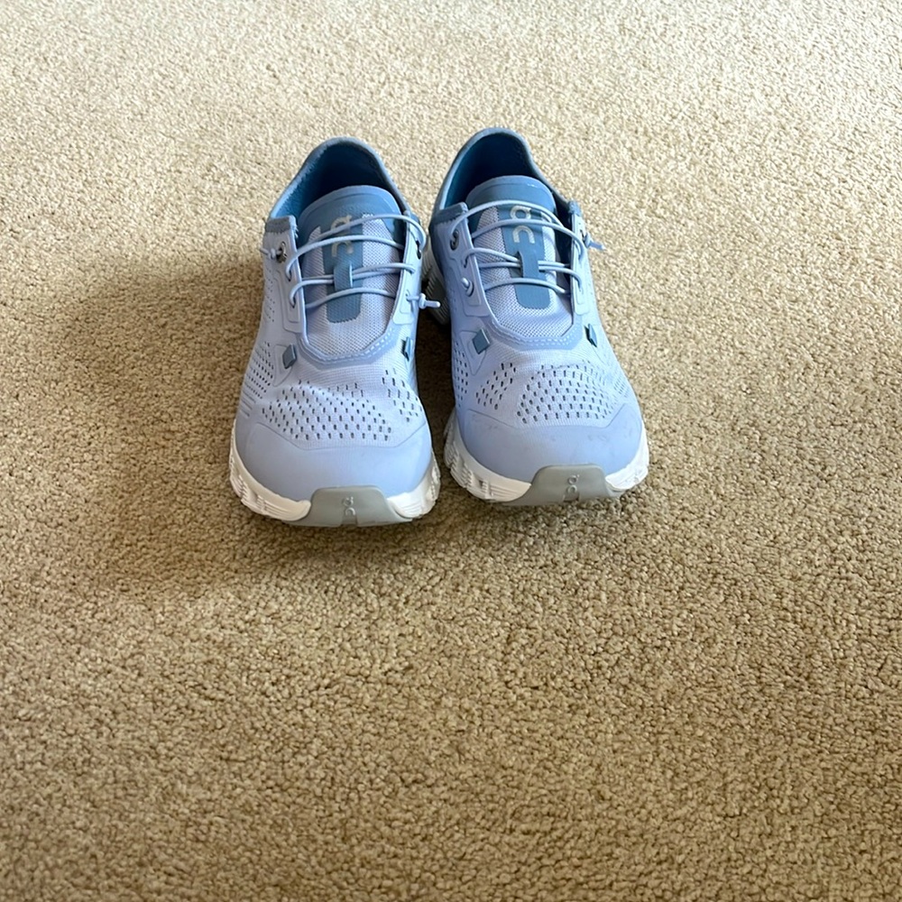 On Cloud Cloudcoast Women’s New Powder Blue Size 7